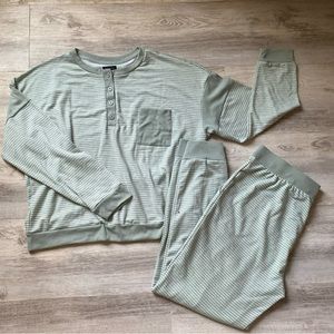 Splendid Green and White Stripe Long Sleeve Pajama Set Women’s Size Large